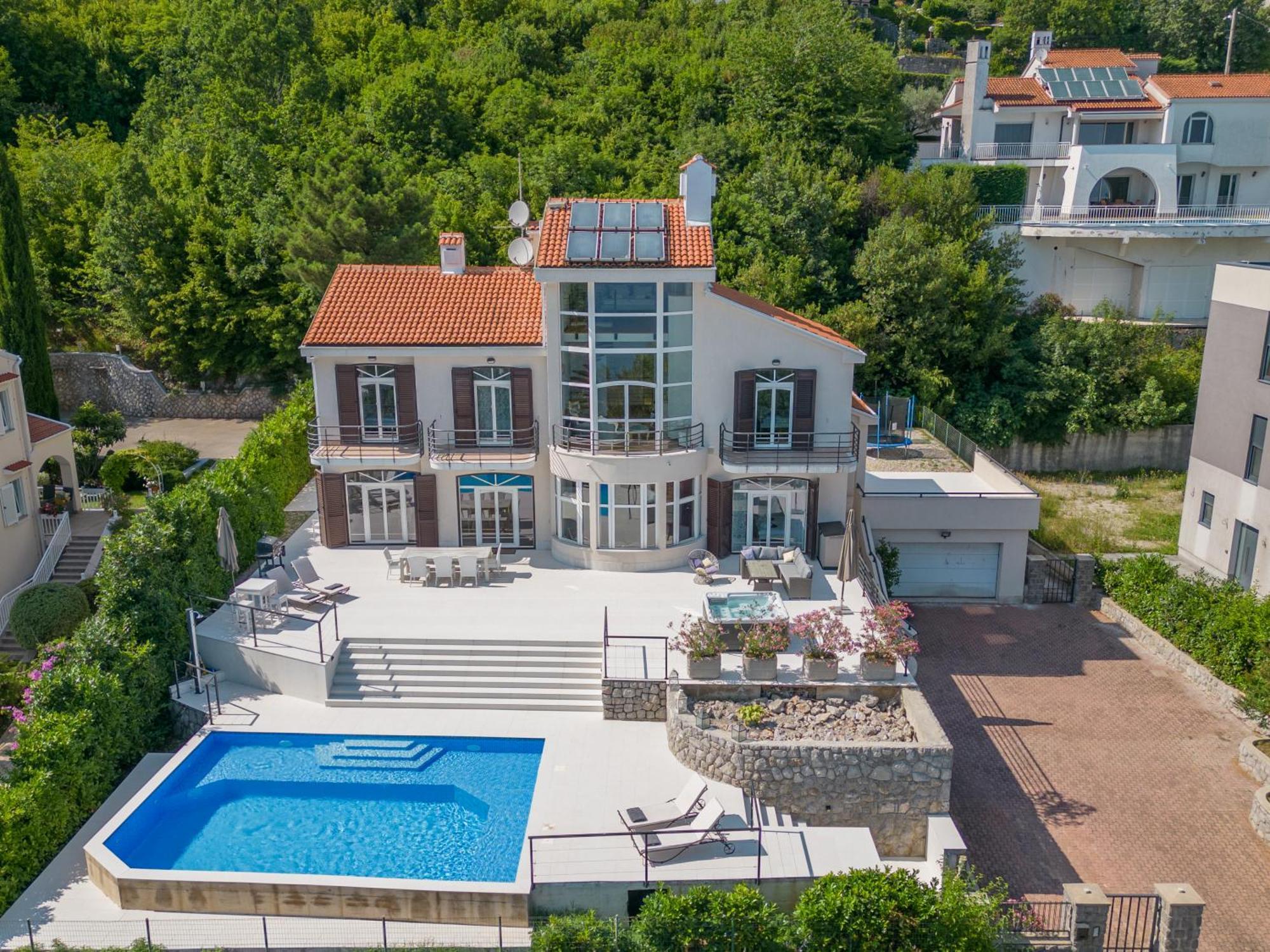 Villa Piano With Stunning View, Heated Outdoor Pool & Gaming Opatija